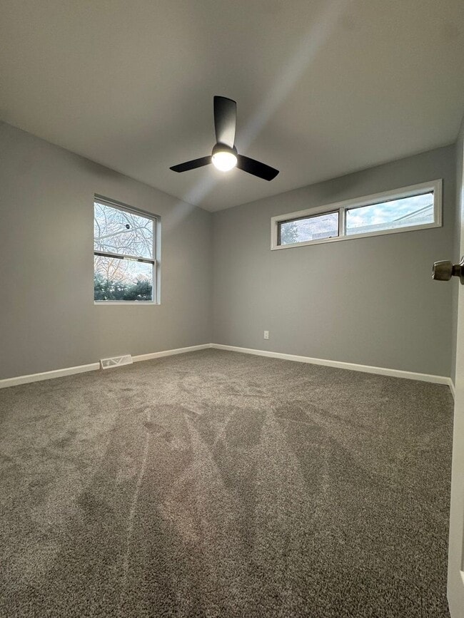 Building Photo - 2000 Williams St