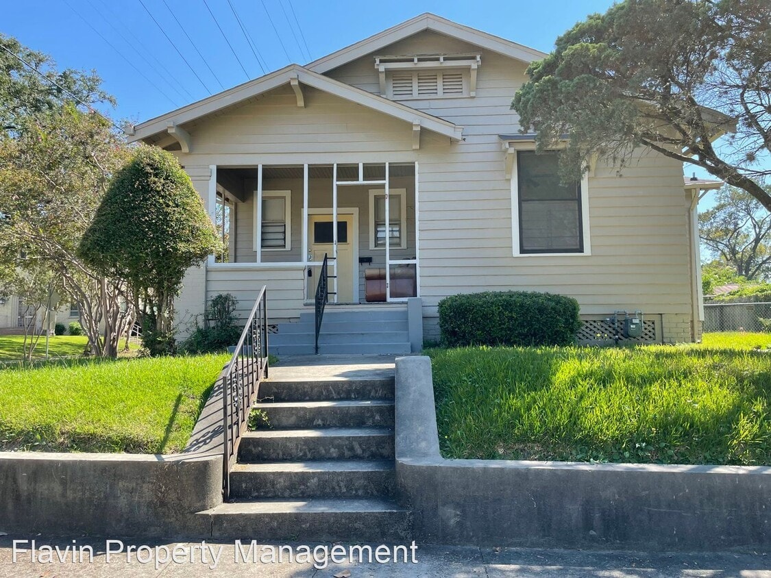 Primary Photo - 4 br, 2 bath House - 801 East Blvd.