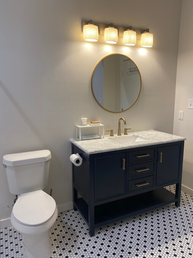 Building Photo - 6700 Columbia Dr