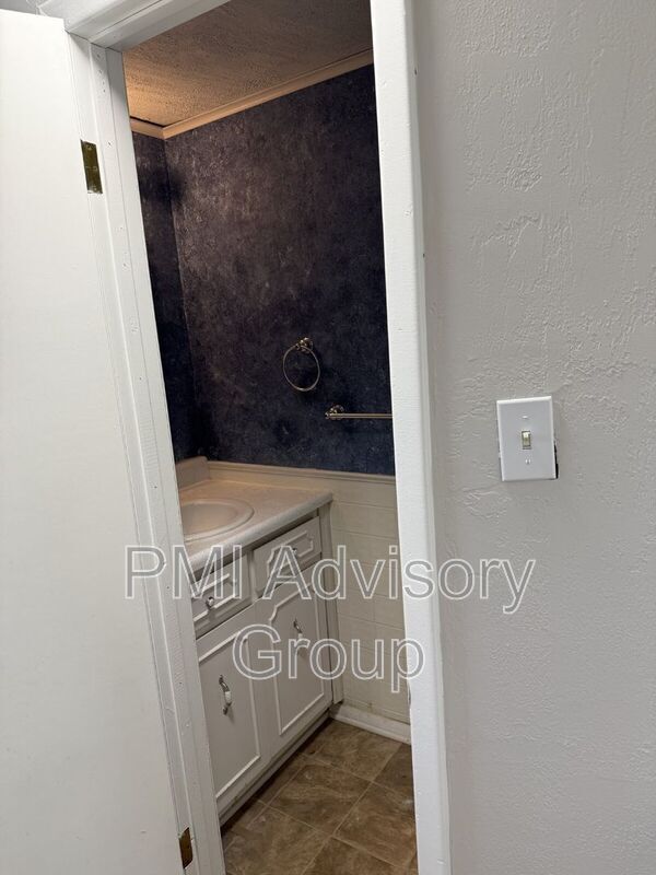 Building Photo - 1275 SW Mulvane St