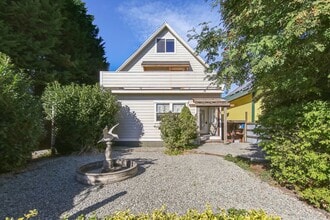 Building Photo - 1042 S Elmgrove St