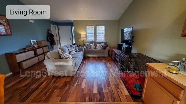 Building Photo - 254 NE Breezy Way