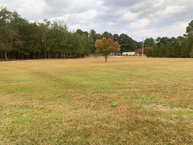 Building Photo - 3 BR, 2 BA Single Wide on Private Lot *Pri...