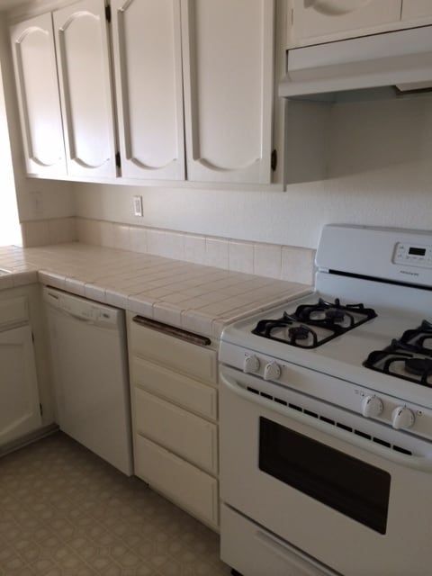 Building Photo - Tri-Level Seaview Condo with Amazing Ocean Views!
