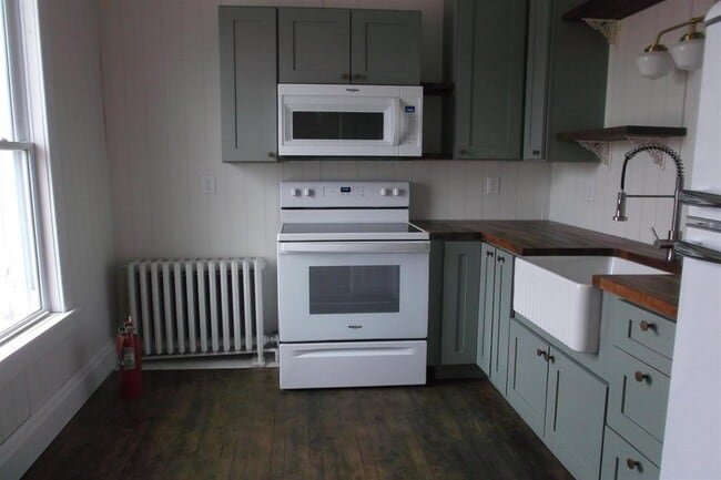 Photo - 50 Bank St House