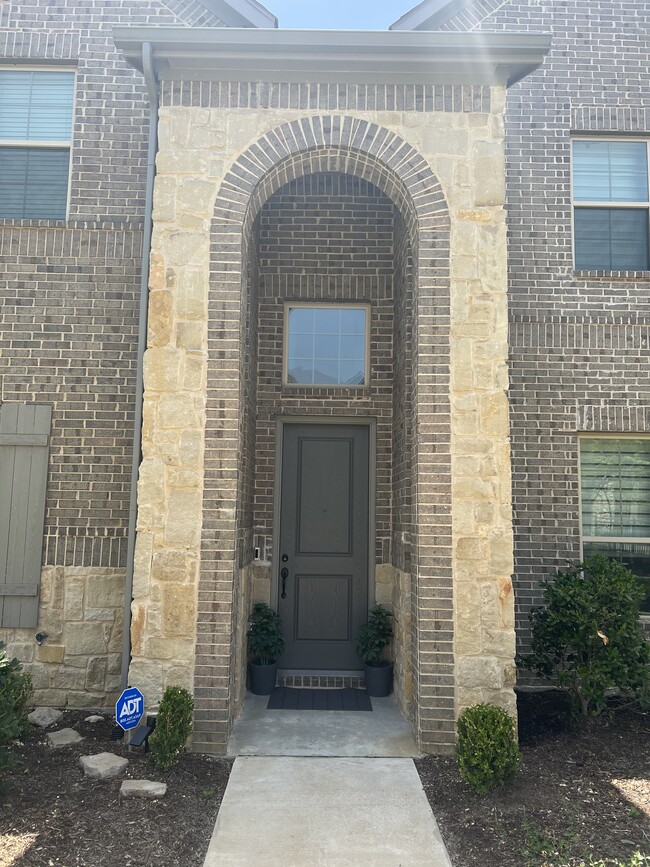Building Photo - 615 Cobblestone Ln