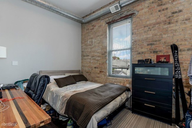 Foto del edificio - 1256 W Wellington Ave
