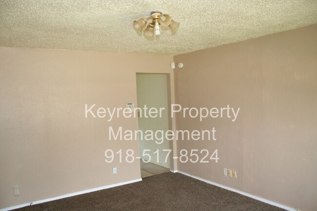 Building Photo - Coming Soon! 3 BED 1 BATH! Schedule a tour today!