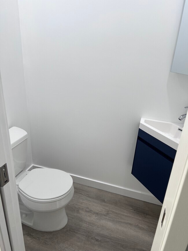 1/2 bathroom - 108 W 109th St