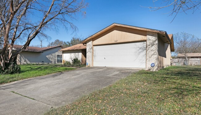 Foto del edificio - 5207 Tom Stafford Dr