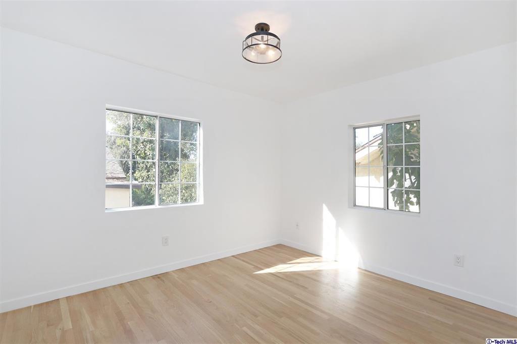 Primary Photo - 1363 Armadale Ave