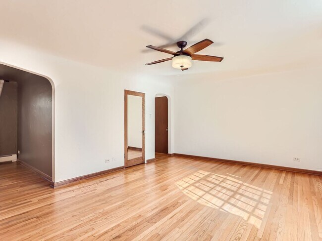 Foto del edificio - 1 Bedroom beautiful top unit condo of hist...