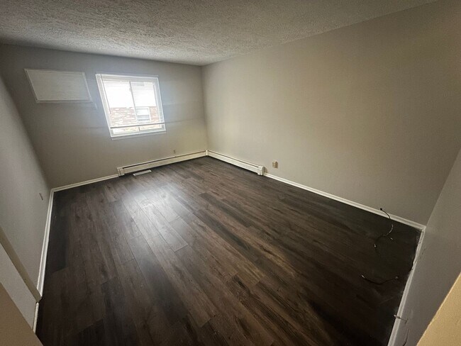 Foto del edificio - 607 Hillview Dr