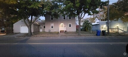 Building Photo - 1148 Forest St N
