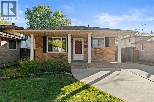 Building Photo - 1626 Courtland Crescent