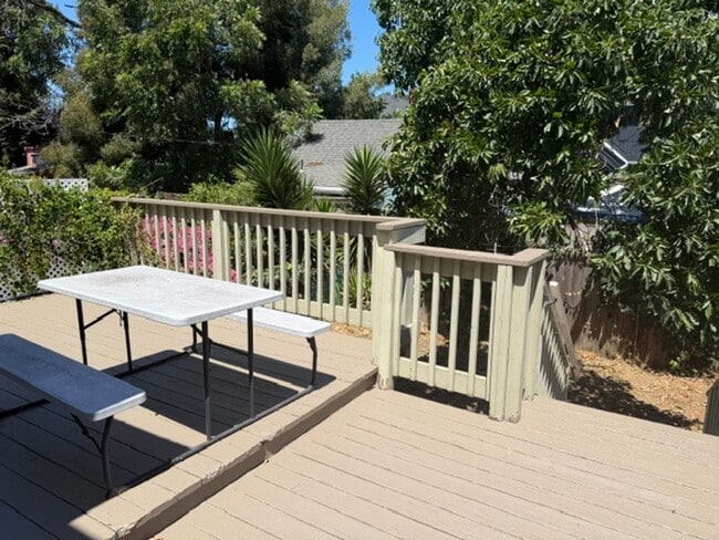 Building Photo - 1/2 Off First Month's Rent, 3Bdrm, 2.5Bath
