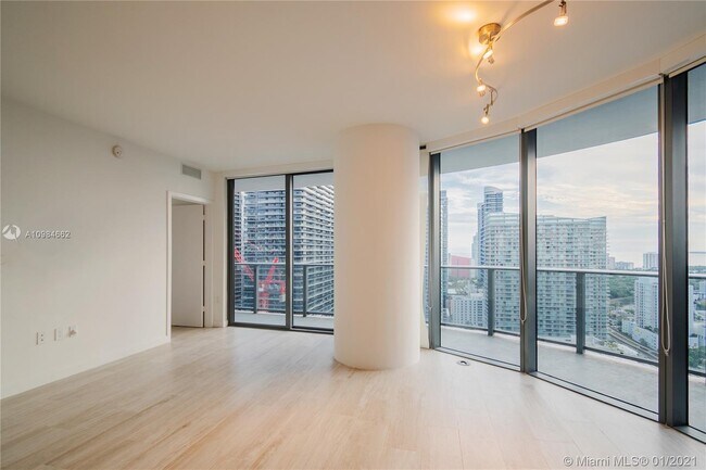 Foto del edificio - 45 SW 9th St