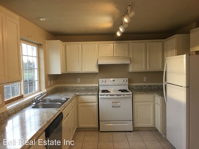 Building Photo - 3 br, 1.5 bath House - 4486 Fergus Ave