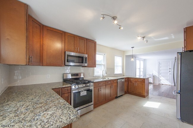 Building Photo - 19 Herman St