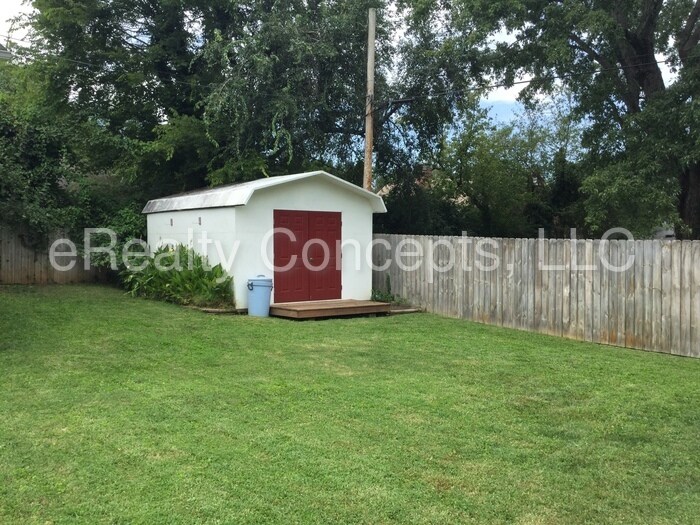 Building Photo - 237 Hillcrest Dr