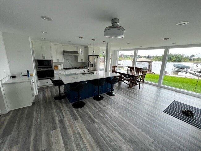 Foto del edificio - 551 Maloney Ave
