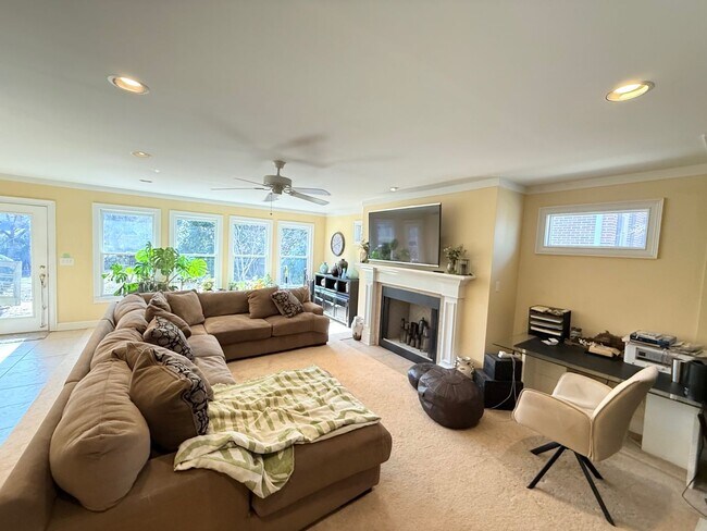 Foto del edificio - Beautiful 3 Bedroom, 2 Bath Home in the Ea...