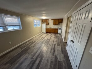 Building Photo - 101-103-103 Green Oaks Dr