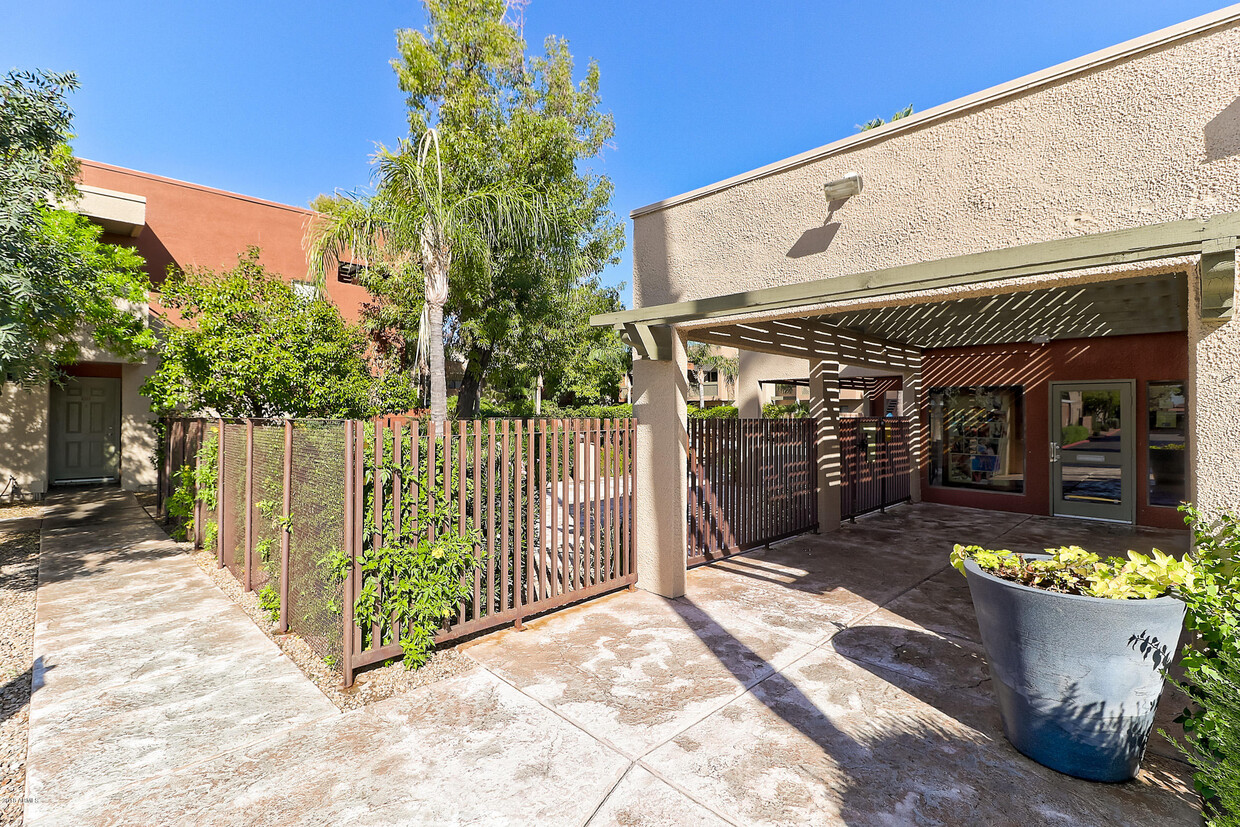 Primary Photo - 3500 N Hayden Rd