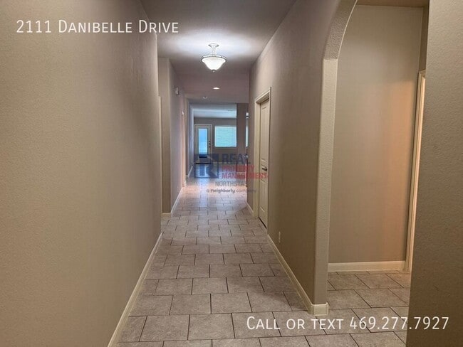 Foto del edificio - 2111 Danibelle Dr