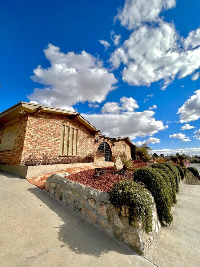Foto del edificio - 6408 Westwind Dr