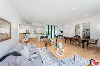 Building Photo - 825 Kings Rd