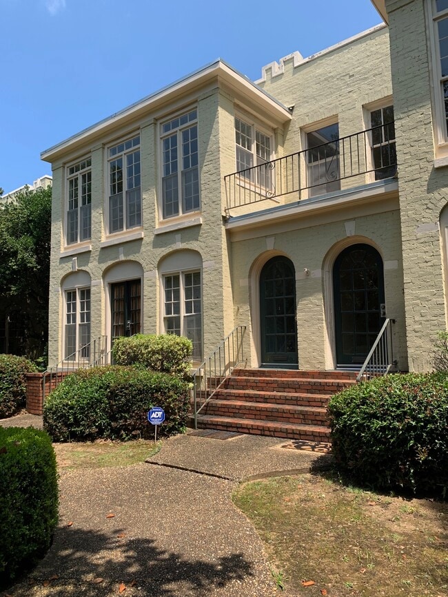 Building Photo - 509 Thorn Pl