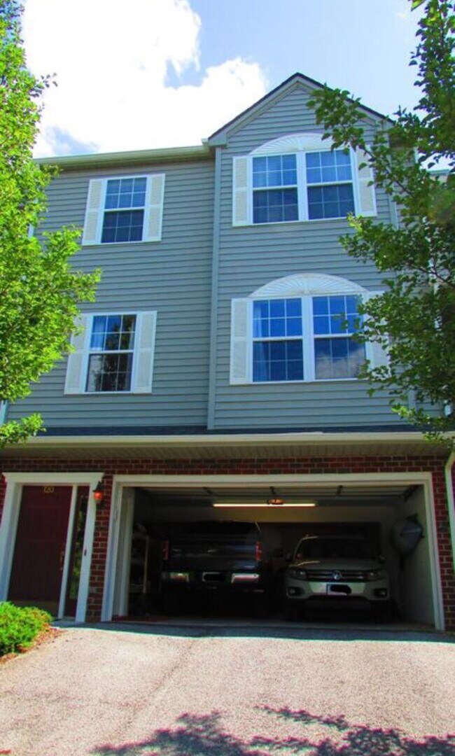 Foto del edificio - 720 Oaktree Blvd