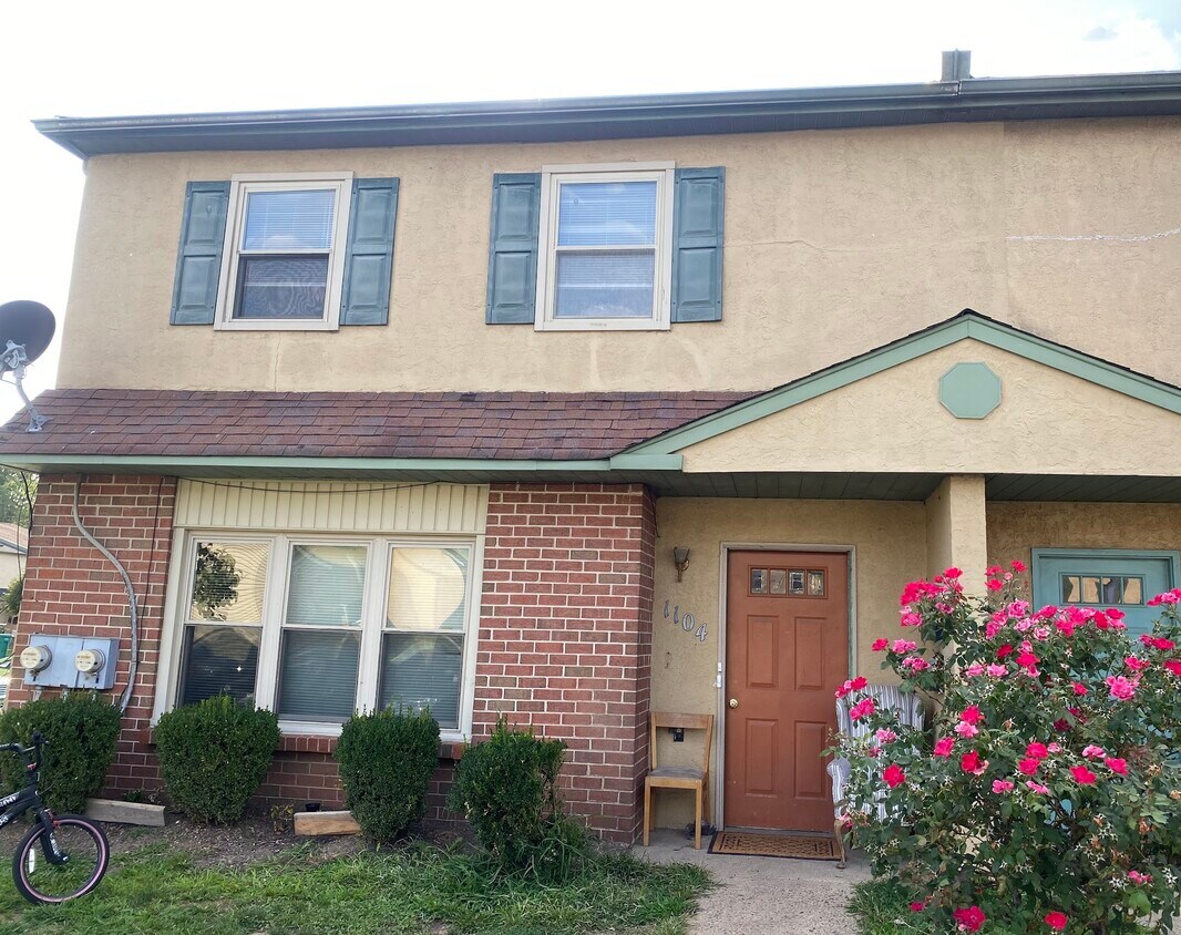 Primary Photo - 1104 Thomas Rd