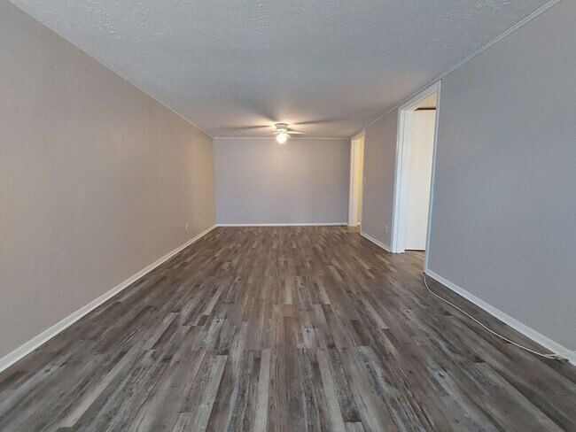 Building Photo - 1295 N Holland Pkwy