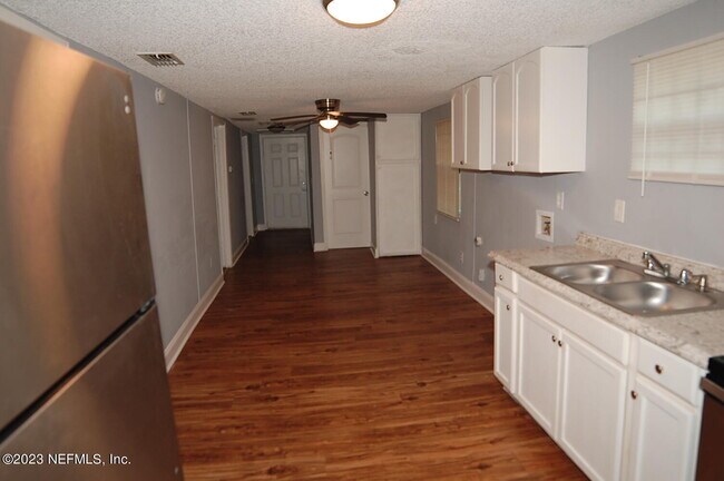 Foto del edificio - 2125 Morehouse Rd