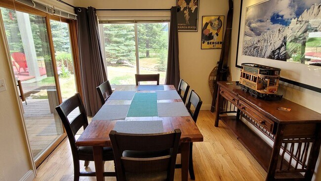 Foto del edificio - 910 Powder Valley Rd