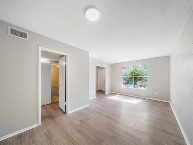 Foto del edificio - 9204 Campbell Rd