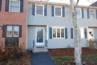 Building Photo - 223 Fox Hollow Dr