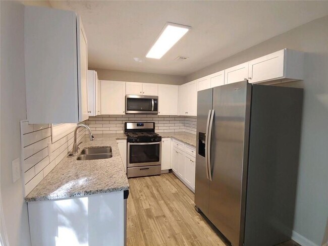 Photo - 3 bdrm, 2.5 bath in Stone Mountain House