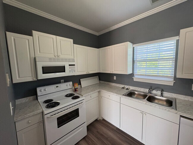 Building Photo - 1 bed, 1 bath for rent!