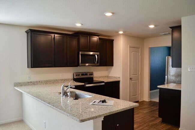 Photo - Beautiful 3 bed 2 bath home in Luckey Ranch