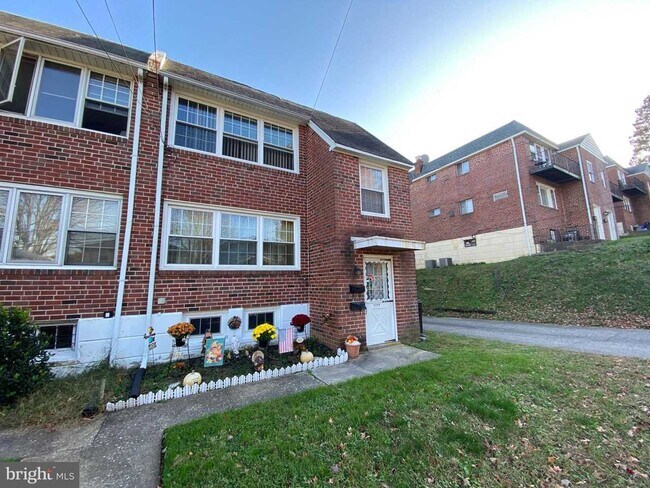 Foto del edificio - 3220 Albemarle Ave