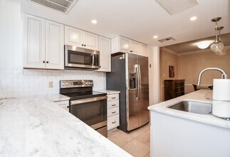 Building Photo - 5150 Hidalgo St