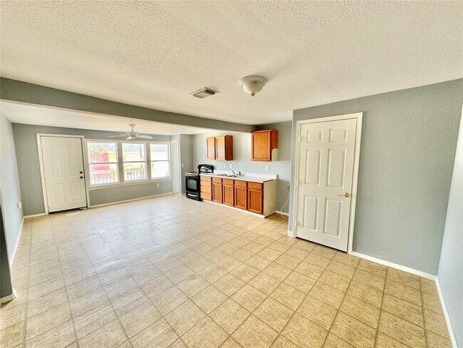 Foto del edificio - 6203 Heards Ln