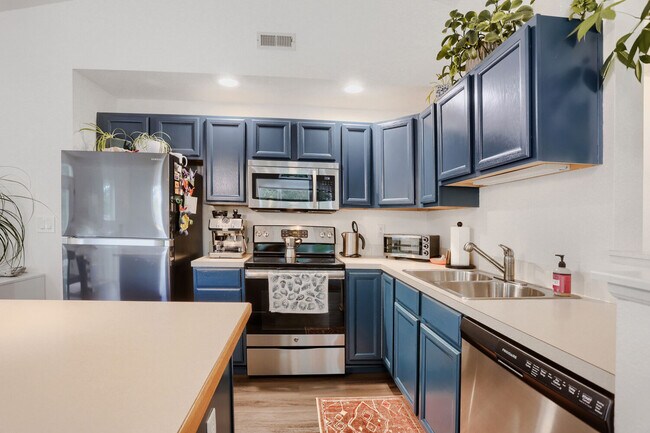 Building Photo - 635 Gooseberry Dr