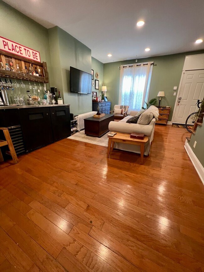 Building Photo - Stunning 3-Bedroom Townhome in Harrowgate!...