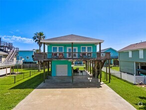 Building Photo - 3923 Reeves Dr