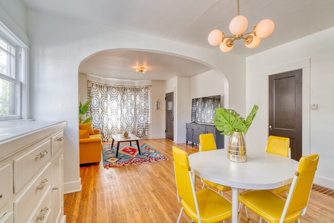 Foto del edificio - 2215 SE Powell Blvd