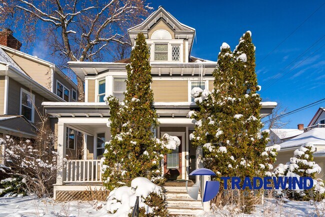 Building Photo - 1712 W 31st St